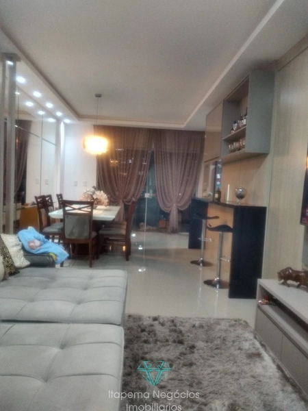 Apartamento mobiliado, 3 suítes, 2 vagas, sacada gourmet em Meia Praia: 2ª foto da galeria de imagens do imóvel