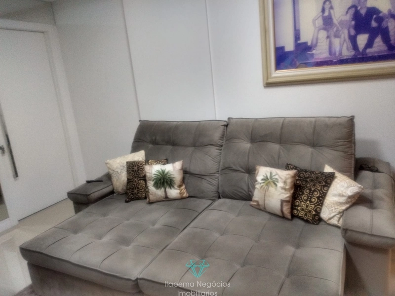 Apartamento mobiliado, 3 suítes, 2 vagas, sacada gourmet em Meia Praia: 3ª foto da galeria de imagens do imóvel