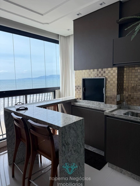 Apartamento mobiliado e decorado, muito luxuoso e frente mar.: 4ª foto da galeria de imagens do imóvel