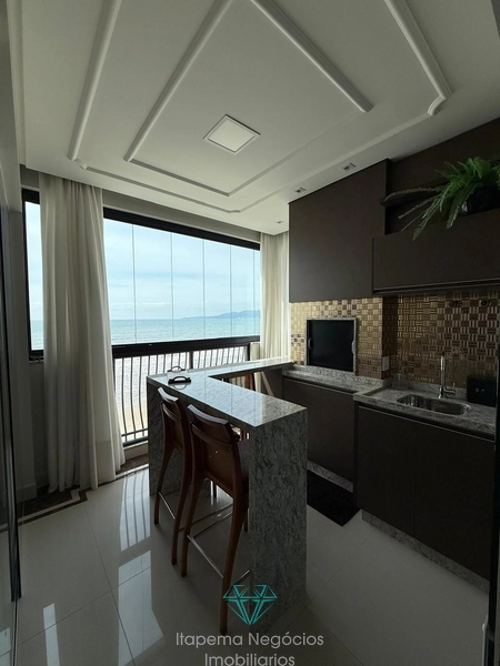 Apartamento mobiliado e decorado, muito luxuoso e frente mar.: 3ª foto da galeria de imagens do imóvel