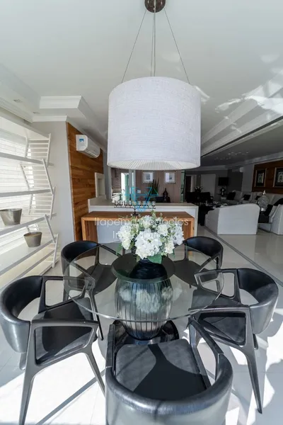 4 dormitórios, 6 banheiros, 4 suítes, 3 vagas de garagem: 12ª foto da galeria de imagens do imóvel