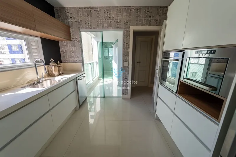 4 dormitórios, 6 banheiros, 4 suítes, 3 vagas de garagem: 15ª foto da galeria de imagens do imóvel