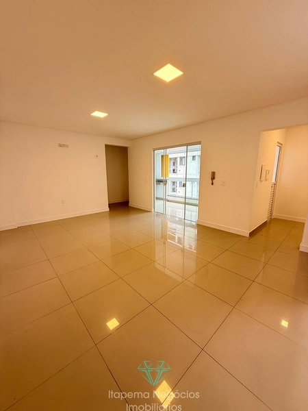 Apartamento a venda em Itapema com 2 quartos sendo 2 suítes e 2 vagas: 1ª foto da galeria de imagens do imóvel