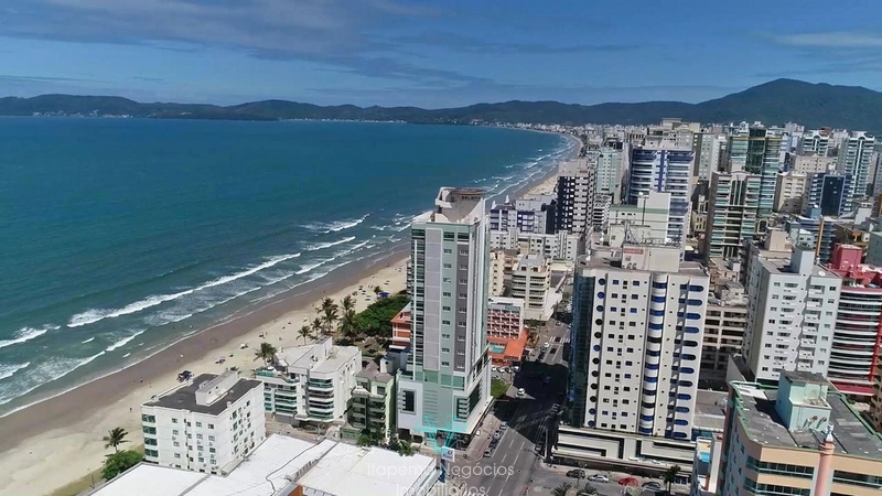 Quadra do mar, aproximados 80 metros da praia.: 2ª foto da galeria de imagens do imóvel