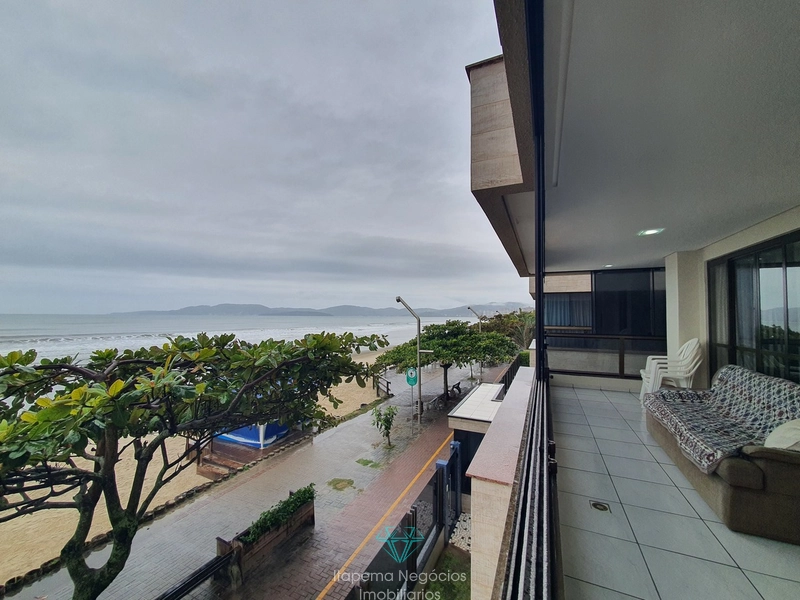Apartamento frente mar com 3 dormitórios 204m Meia Praia: 1ª foto da galeria de imagens do imóvel