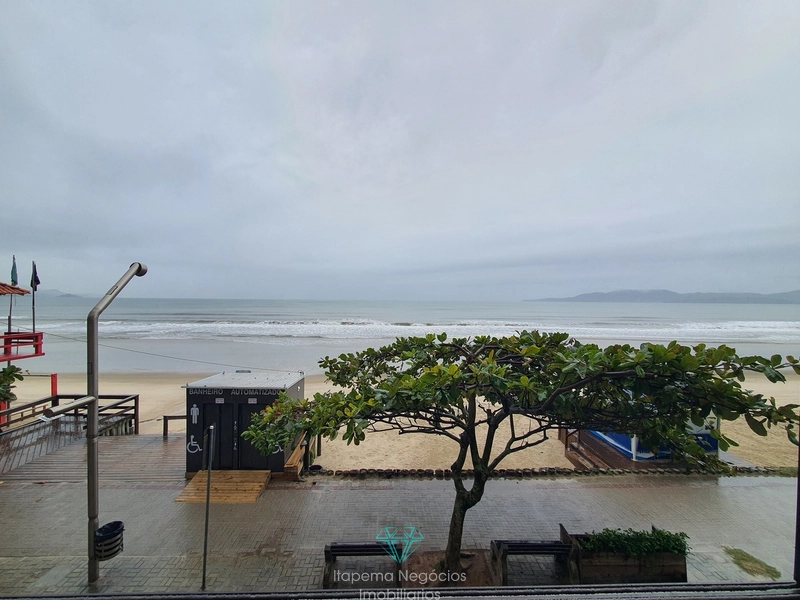 Apartamento frente mar com 3 dormitórios 204m Meia Praia: 11ª foto da galeria de imagens do imóvel