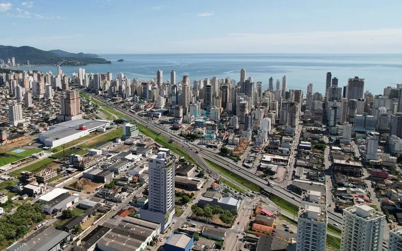 Apartamento bem localizado com 02 Dormitórios e 03 Vagas de Garagem: 3ª foto da galeria de imagens do imóvel