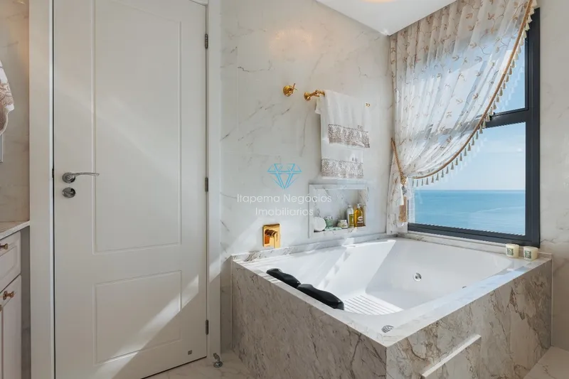 Apartamento com 4 Suítes 3 Vagas, a 30 metros do mar.: 9ª foto da galeria de imagens do imóvel