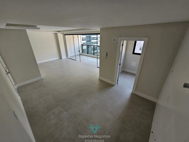 Apartamento com 4 Suítes 4 Vagas - Meia praia - Itapema: 3ª foto da galeria de imagens do imóvel