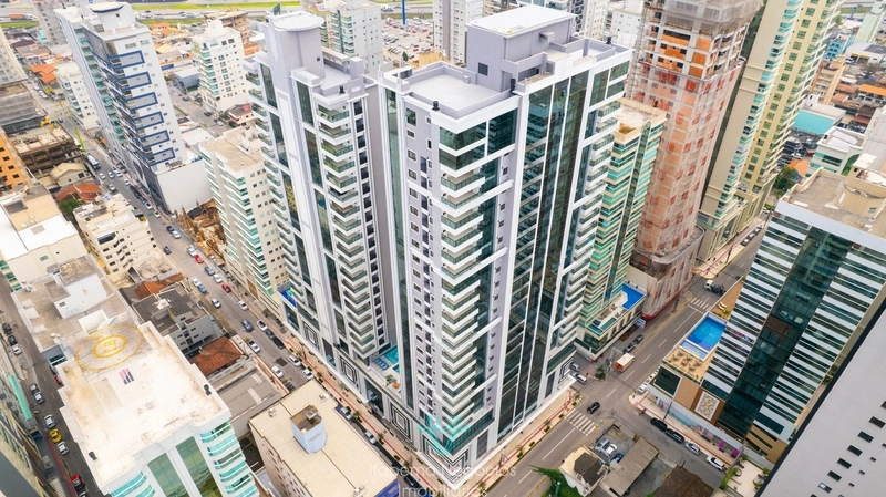 Apartamento com 4 Suítes 4 Vagas - Meia praia - Itapema: 1ª foto da galeria de imagens do imóvel