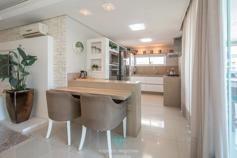 LINDO APARTAMENTO 5 SUÍTES MOBILIADO E DECORADO. Quadra mar: 14ª foto da galeria de imagens do imóvel