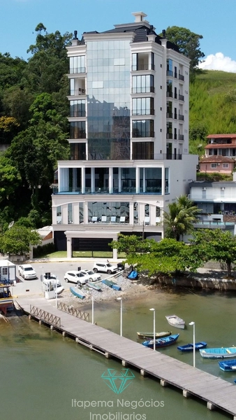 Desfrute de momentos de lazer em família de frente ao mar.: 3ª foto da galeria de imagens do imóvel