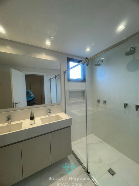 Apartamento mobiliado quadra mar, 4 Suítes 3 vagas.: 27ª foto da galeria de imagens do imóvel