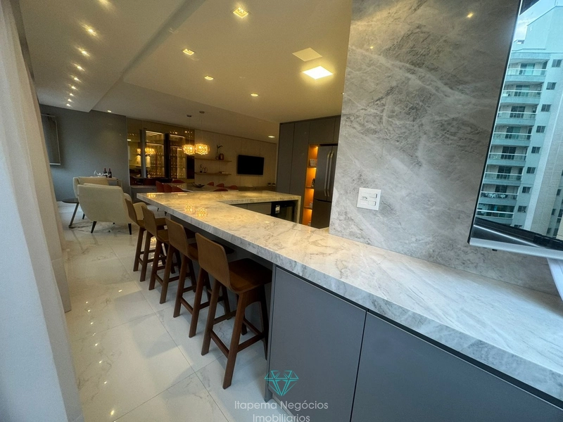Apartamento mobiliado quadra mar, 4 Suítes 3 vagas.: 47ª foto da galeria de imagens do imóvel