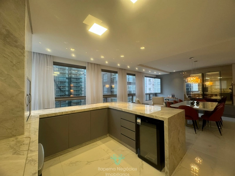 Apartamento mobiliado quadra mar, 4 Suítes 3 vagas.: 45ª foto da galeria de imagens do imóvel