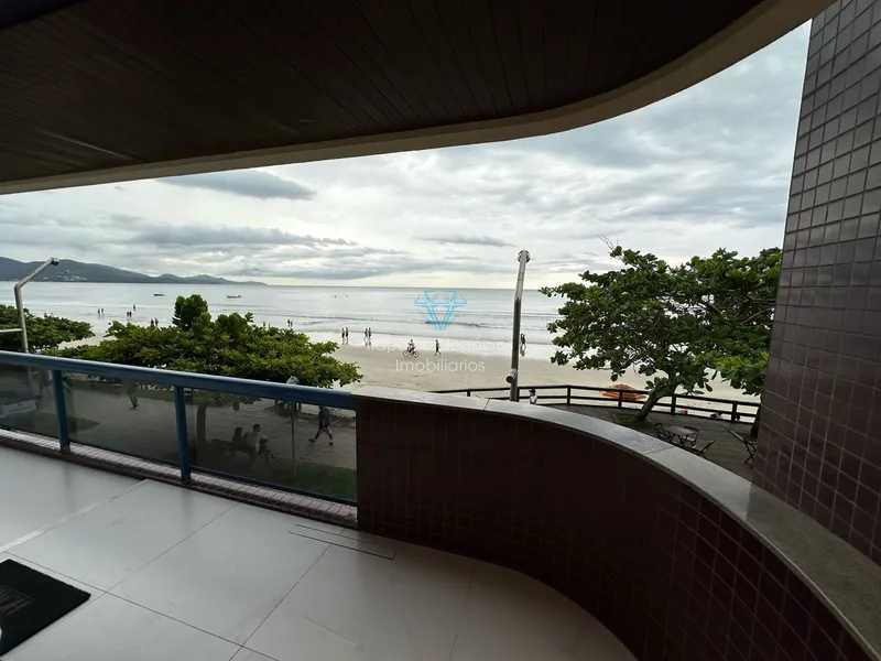 EXCELENTE APARTAMENTO FRENTE MAR - MEIA PRAIA: 1ª foto da galeria de imagens do imóvel