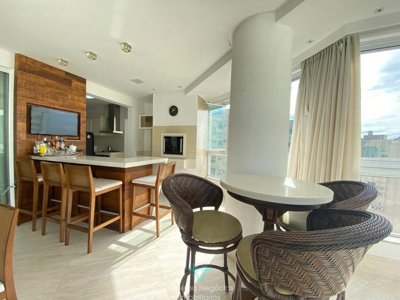 Apartamento 4 Suítes 5 Vagas , Mobiliado e Decorado - Quadra mar: 14ª foto da galeria de imagens do imóvel