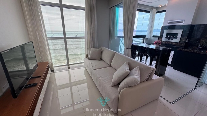 Apartamento mobiliado e decorado, muito luxuoso e frente mar.: 2ª foto da galeria de imagens do imóvel