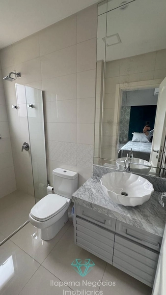 Apartamento mobiliado e decorado, muito luxuoso e frente mar.: 13ª foto da galeria de imagens do imóvel