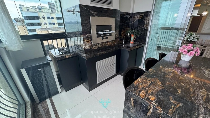Apartamento mobiliado e decorado, muito luxuoso e frente mar.: 9ª foto da galeria de imagens do imóvel