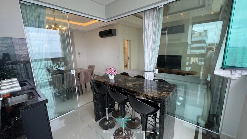 Apartamento mobiliado e decorado, muito luxuoso e frente mar.: 11ª foto da galeria de imagens do imóvel