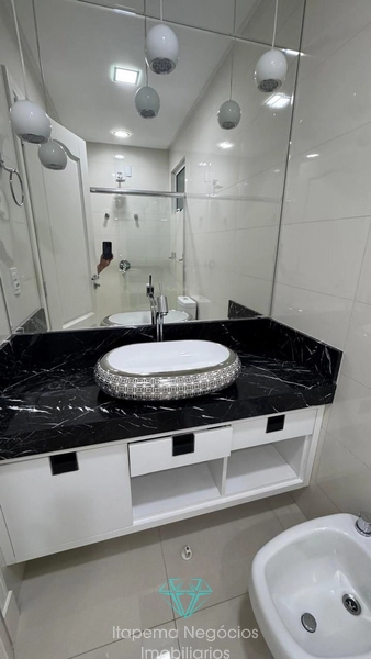 Apartamento mobiliado e decorado, muito luxuoso e frente mar.: 19ª foto da galeria de imagens do imóvel