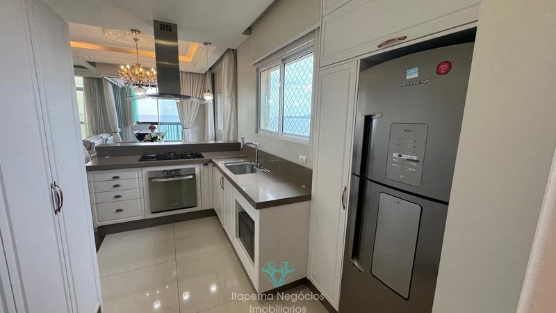 Apartamento mobiliado e decorado, muito luxuoso e frente mar.: 7ª foto da galeria de imagens do imóvel