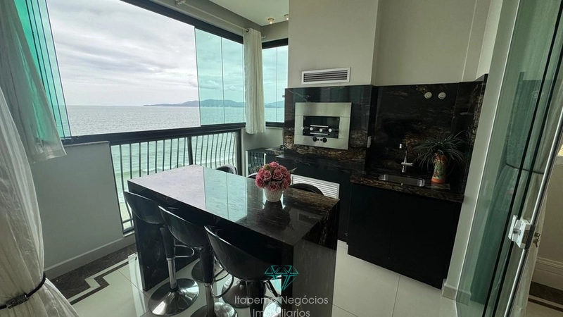 Apartamento mobiliado e decorado, muito luxuoso e frente mar.: 10ª foto da galeria de imagens do imóvel