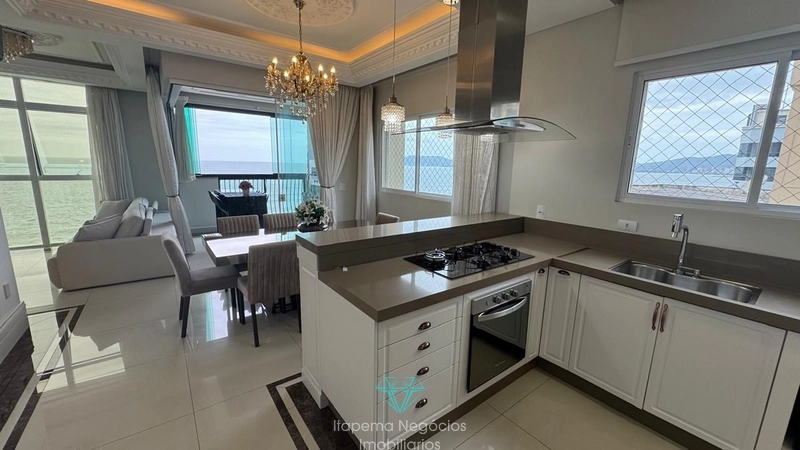 Apartamento mobiliado e decorado, muito luxuoso e frente mar.: 4ª foto da galeria de imagens do imóvel