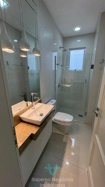Apartamento mobiliado e decorado, muito luxuoso e frente mar.: 22ª foto da galeria de imagens do imóvel