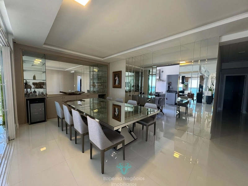APARTAMENTO EM MEIA PRAIA ITAPEMA - 4 SUÍTES, 5 VAGAS - MOBILIADO.: 1ª foto da galeria de imagens do imóvel