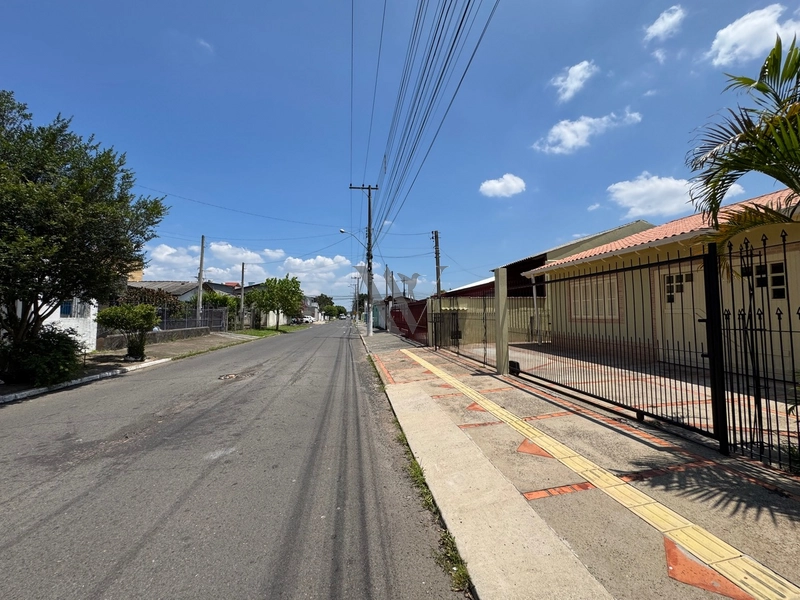 Casa 3 Dormitórios À Venda no Bairro Bom Sucesso: 3ª foto da galeria de imagens do imóvel