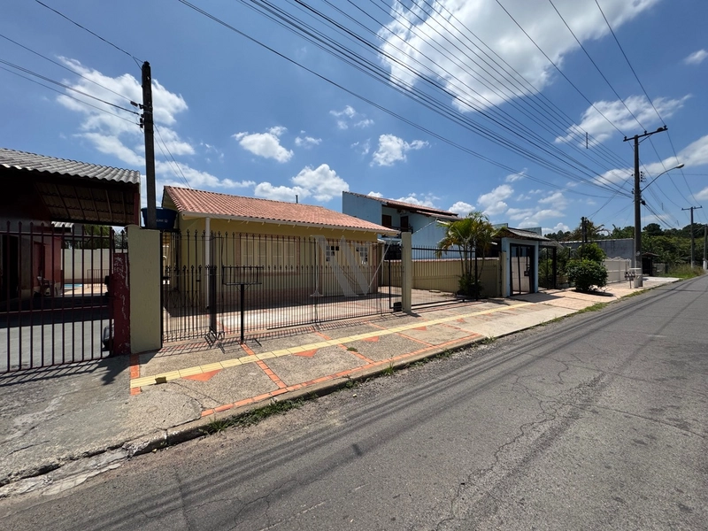 Casa 3 Dormitórios À Venda no Bairro Bom Sucesso: 1ª foto da galeria de imagens do imóvel