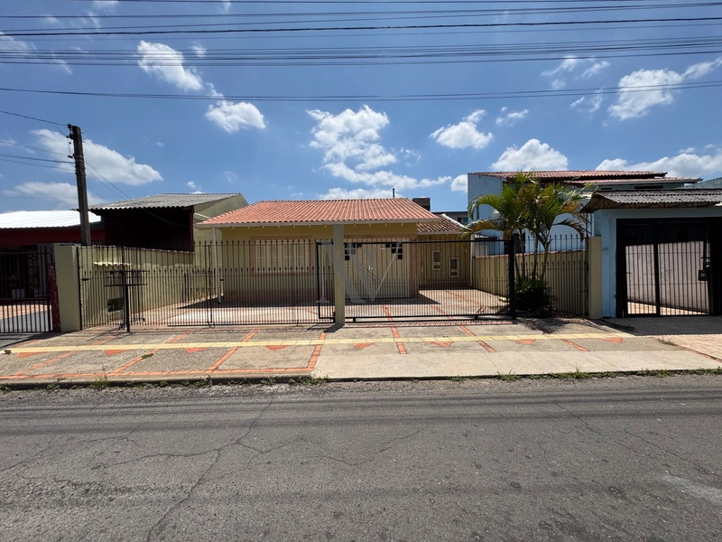Casa 3 Dormitórios À Venda no Bairro Bom Sucesso: 2ª foto da galeria de imagens do imóvel