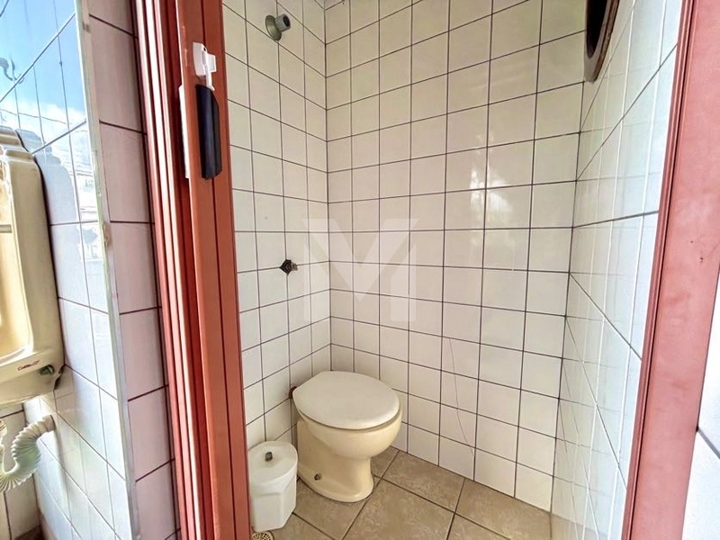 Piscina, quintal e 5 vagas de garagem, Casa com 2 dormitórios !: 10ª foto da galeria de imagens do imóvel