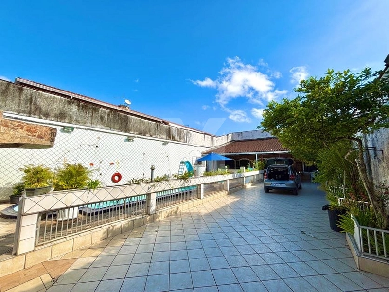 Piscina, quintal e 5 vagas de garagem, Casa com 2 dormitórios !: 3ª foto da galeria de imagens do imóvel