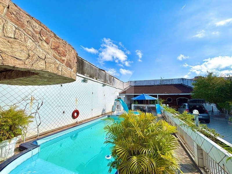 Piscina, quintal e 5 vagas de garagem, Casa com 2 dormitórios !: 4ª foto da galeria de imagens do imóvel