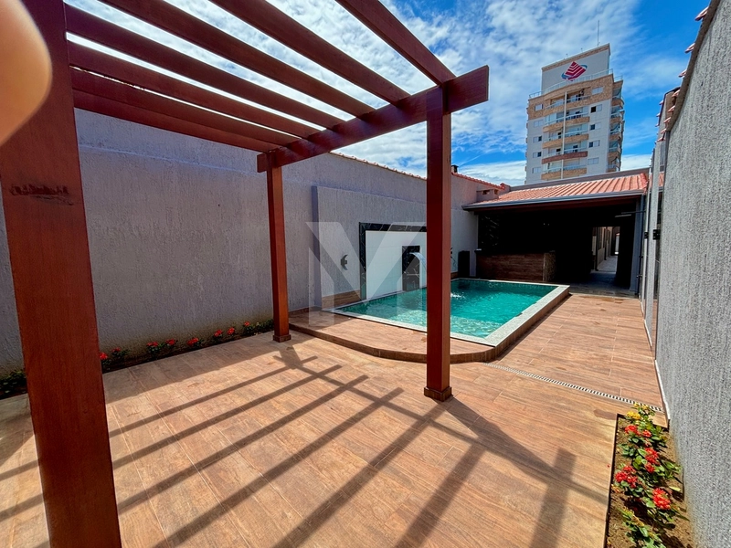 More perto da praia com piscina e 5 vagas — essa casa é raridade !: 5ª foto da galeria de imagens do imóvel