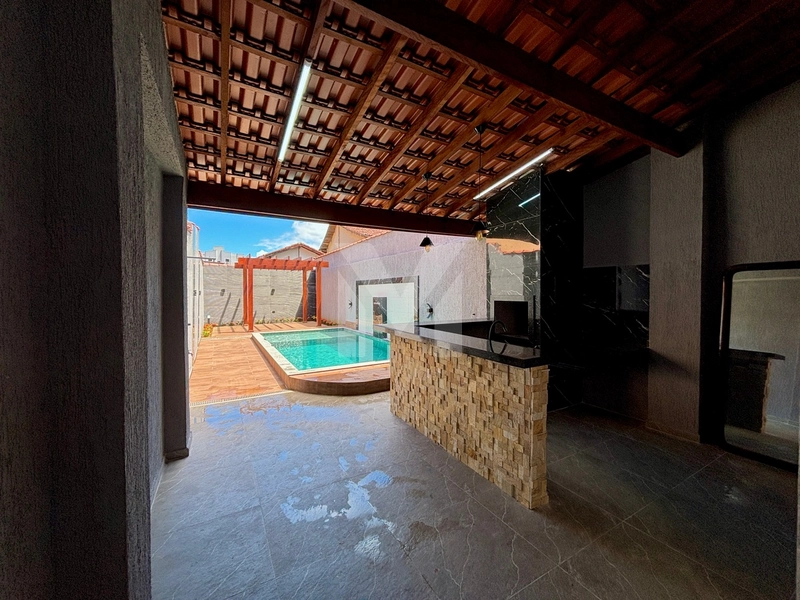 More perto da praia com piscina e 5 vagas — essa casa é raridade !: 9ª foto da galeria de imagens do imóvel