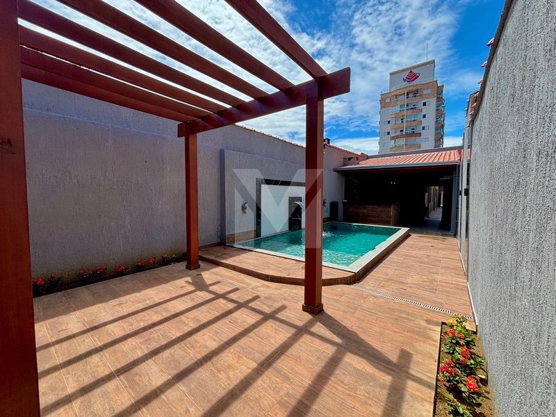 More perto da praia com piscina e 5 vagas — essa casa é raridade !: 4ª foto da galeria de imagens do imóvel