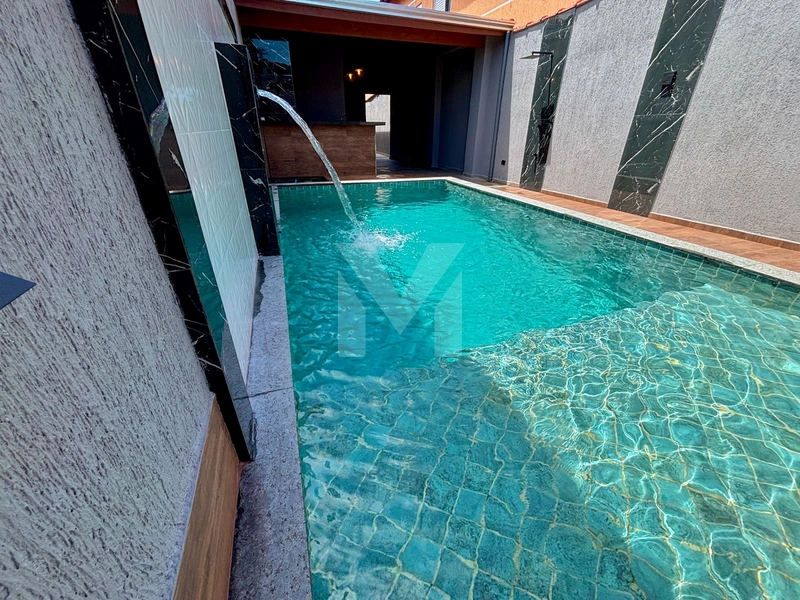 More perto da praia com piscina e 5 vagas — essa casa é raridade !: 3ª foto da galeria de imagens do imóvel