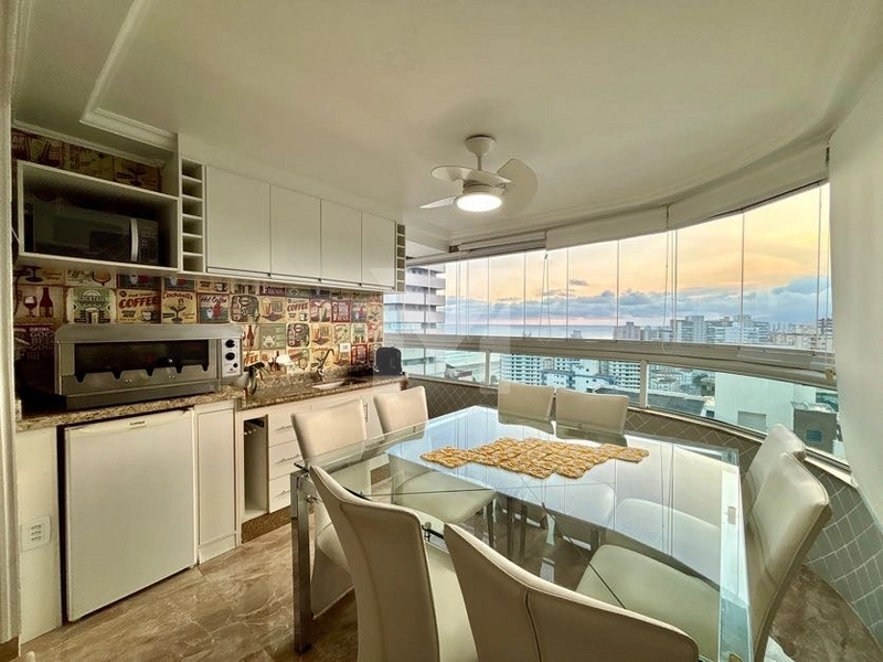 Ultimo andar, vista definitiva, apartamento com 2 Dorm próximo á Praia: 4ª foto da galeria de imagens do imóvel