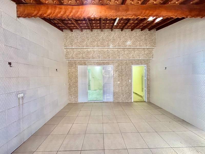 Casa térrea 2 Dorm.(1 suíte) há 300m da Praia na Guilhermina: 3ª foto da galeria de imagens do imóvel