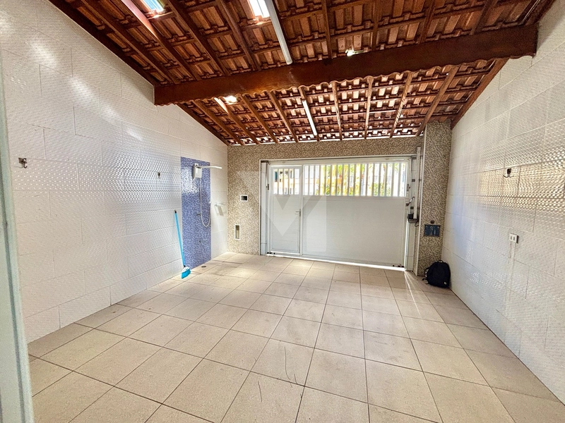 Casa térrea 2 Dorm.(1 suíte) há 300m da Praia na Guilhermina: 1ª foto da galeria de imagens do imóvel