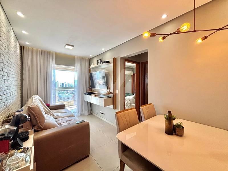 Andar alto e vista livre, esse apartamento há 300m da praia é pra você: 2ª foto da galeria de imagens do imóvel