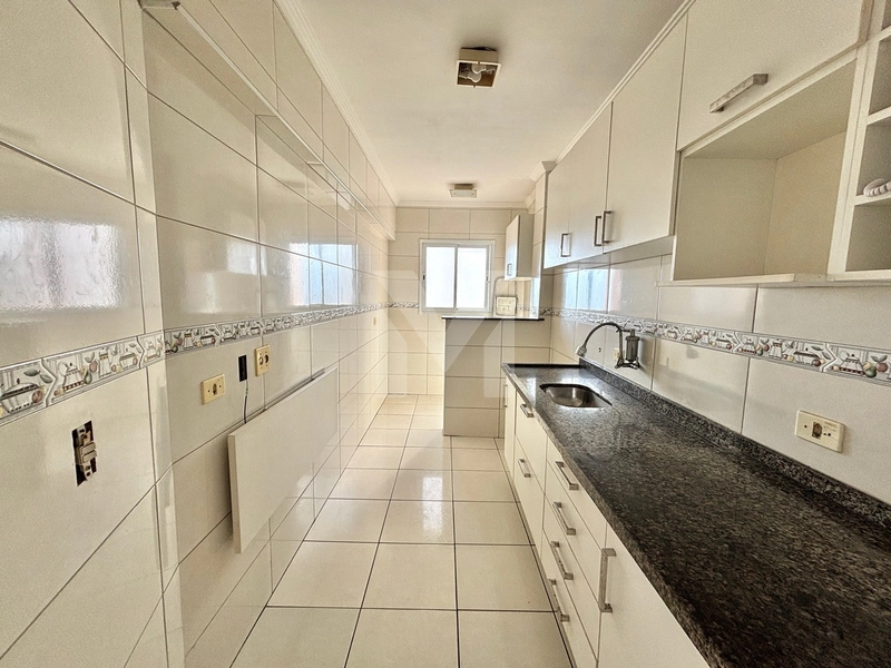 Andar alto e vista livre, esse apartamento há 300m da praia é pra você: 3ª foto da galeria de imagens do imóvel