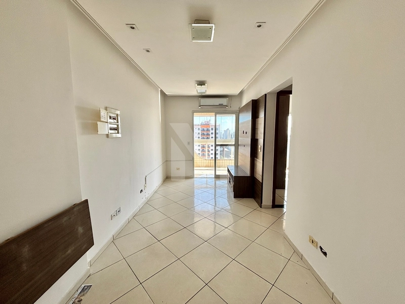 Andar alto e vista livre, esse apartamento há 300m da praia é pra você: 2ª foto da galeria de imagens do imóvel