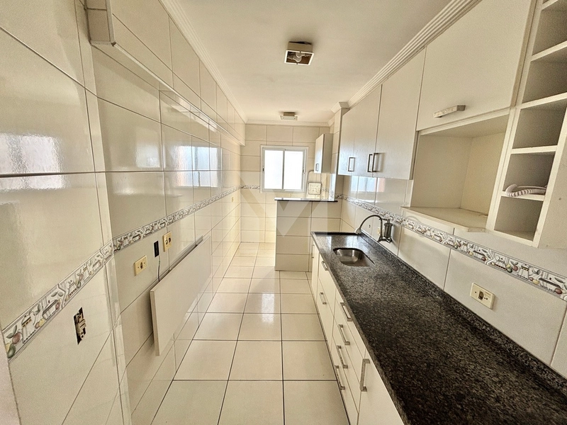 Andar alto e vista livre, esse apartamento há 300m da praia é pra você: 4ª foto da galeria de imagens do imóvel