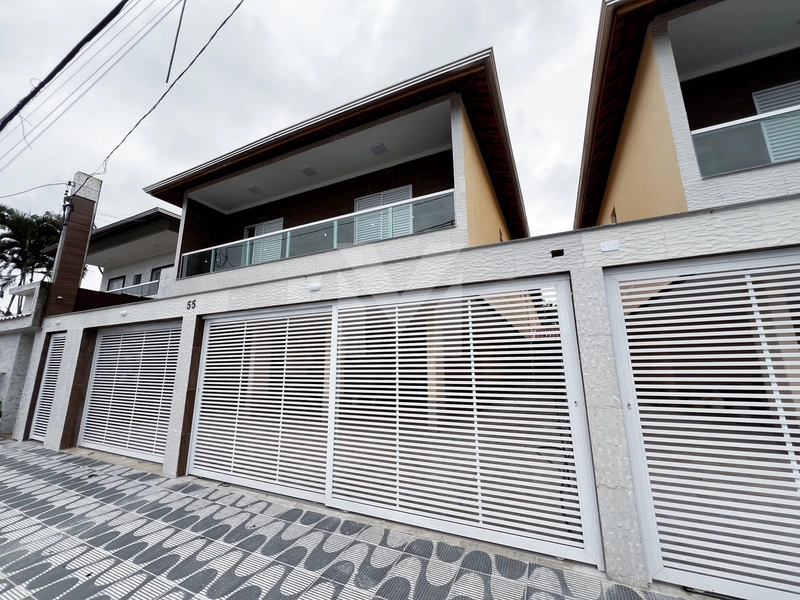 Incrível oportunidade, casa sobreposta com sacada!: 1ª foto da galeria de imagens do imóvel