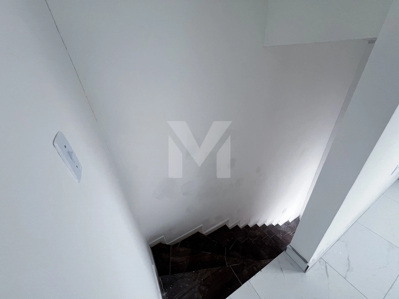 Incrível oportunidade, casa sobreposta com sacada!: 3ª foto da galeria de imagens do imóvel